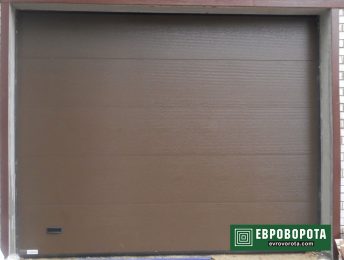 гаражные автоматические секционные ворота бренда Алютех