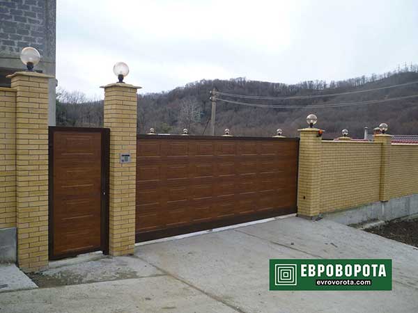 Гаражные ворота из сендвич-панелей