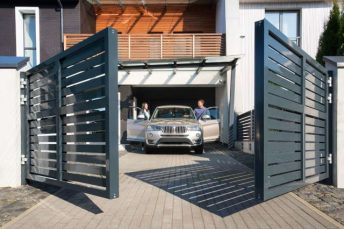 распашные ворота с автоматической системой открывания