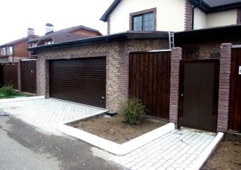 фото гаража внутри забора
